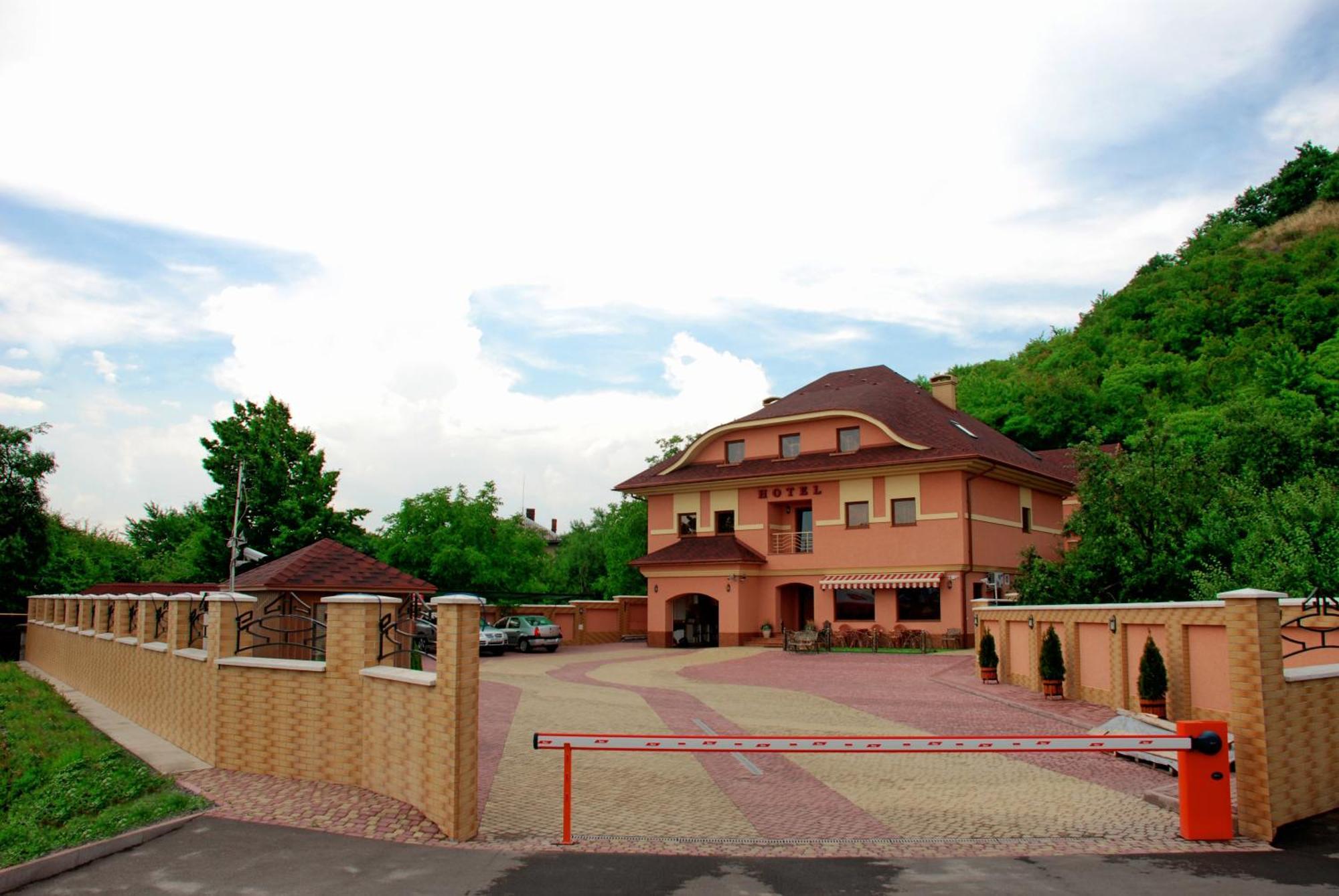 Hotel Magnat à Moukatcheve Extérieur photo